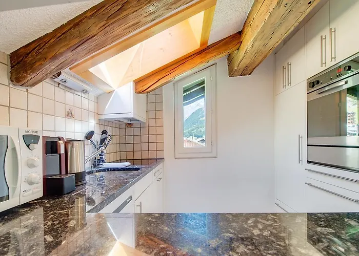 豪斯艾米娜酒店 *